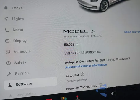 2021 Tesla Model 3 Standard Range Plus Rear-Wheel Drive z USA, uszkodzony, nr VIN 5YJ3E1EA1MF065954